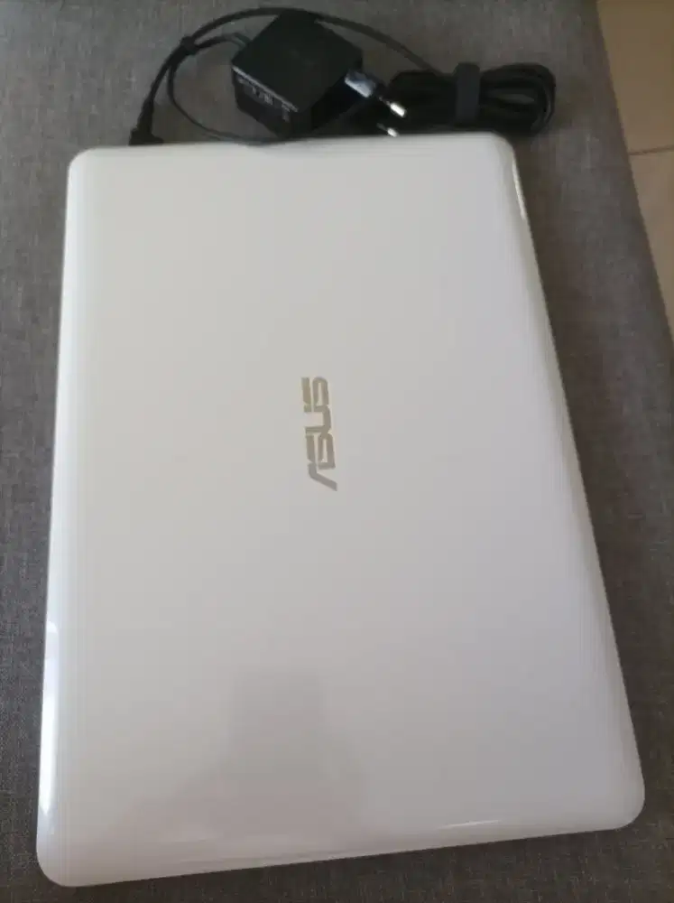 Laptop Asus E402M