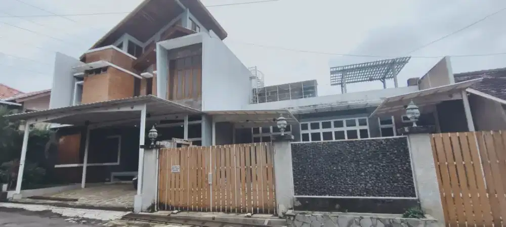 RUMAH SAMPANGAN 2LANTAI SANGAT STRATEGIS DI KOTA SEMARANG JAWA TENGAH