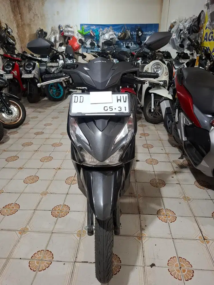 Honda Beat Deluxe 2026 hitam