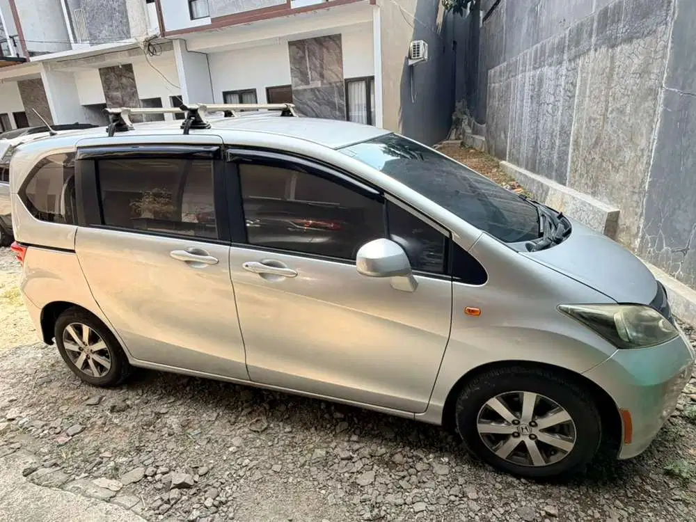 Honda Freed 2010 Bensin