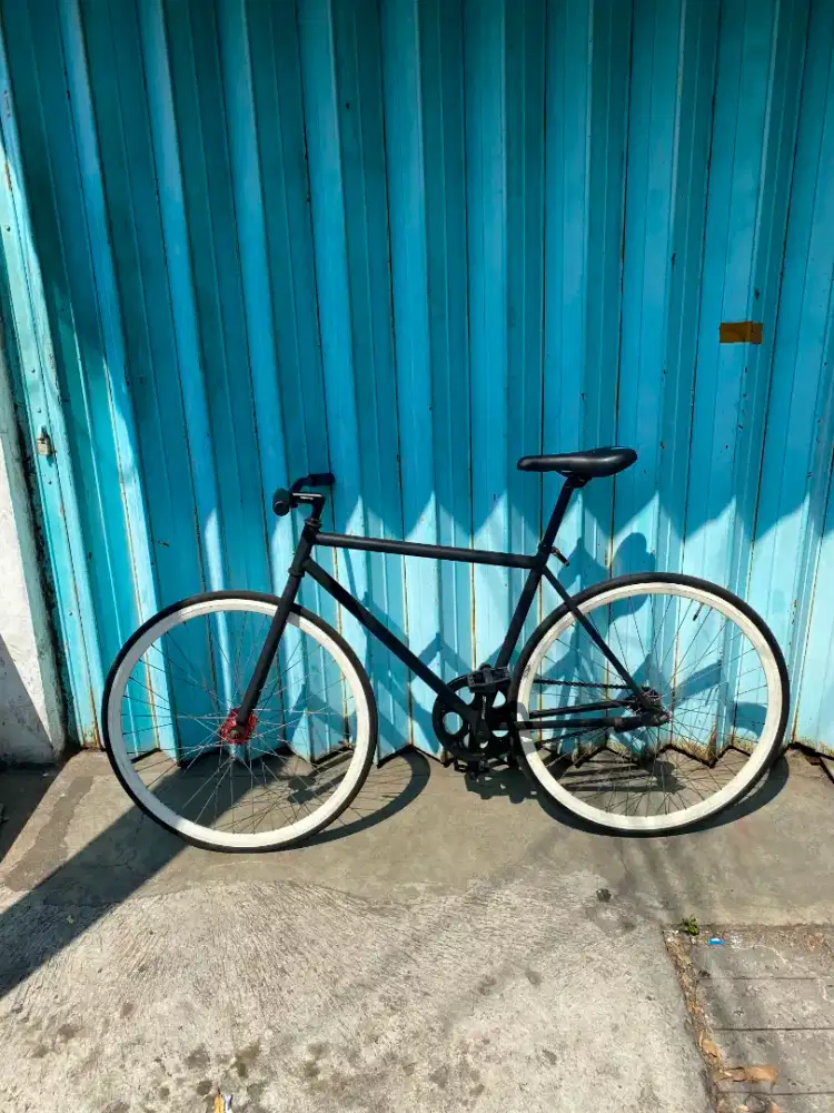 Fixie torpedo hitam