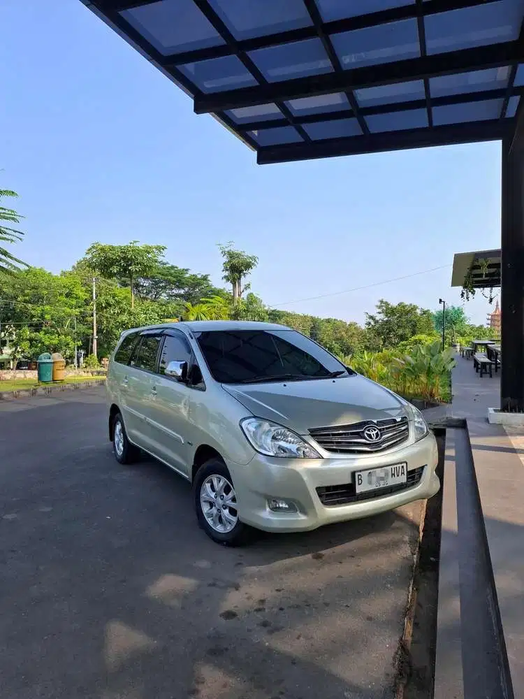 Toyota Kijang Innova 2010 Bensin
