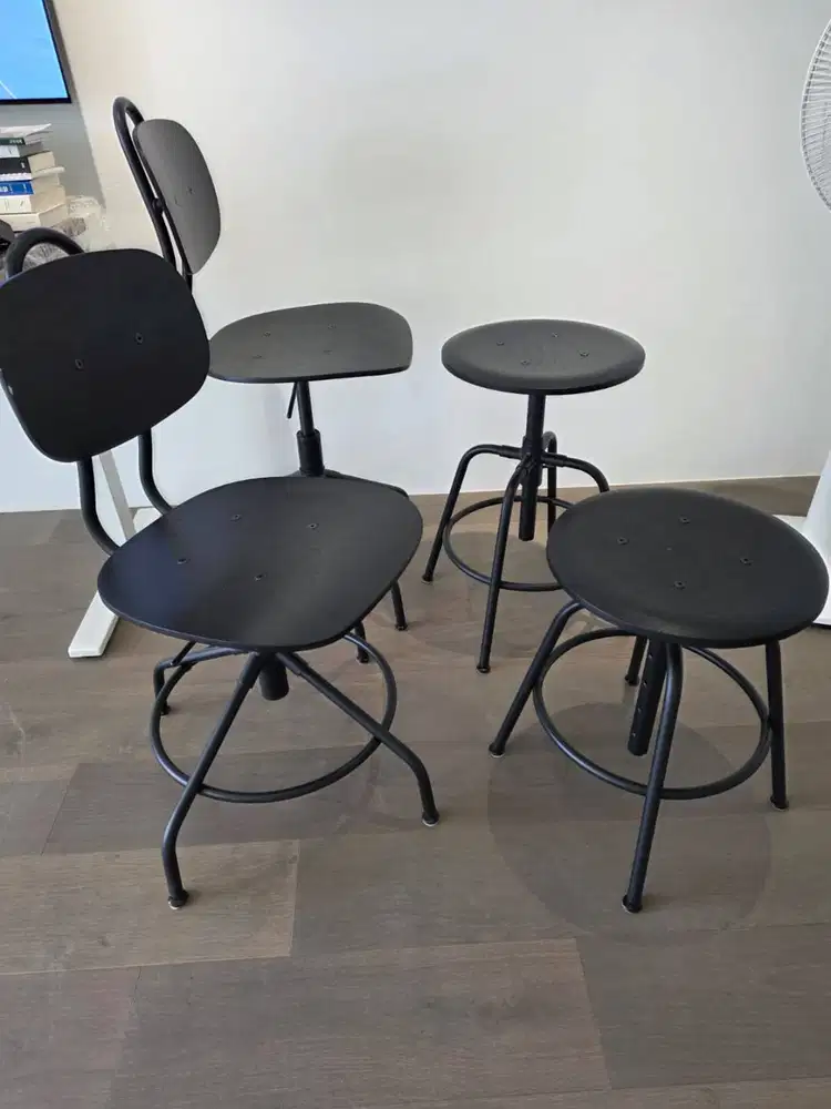 Jual cepat 4 kursi/stool IKEA.