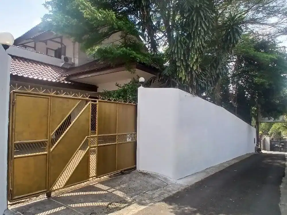 Disewakan Rumah untuk Kantor , 2 lantai , Luas 400m2 di Kemang Timur Raya