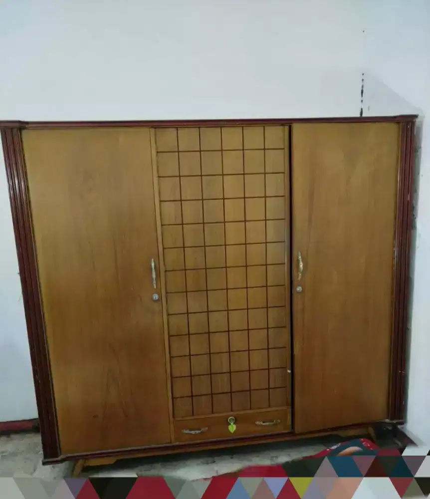 Lemari  Kayu Jati Kuno