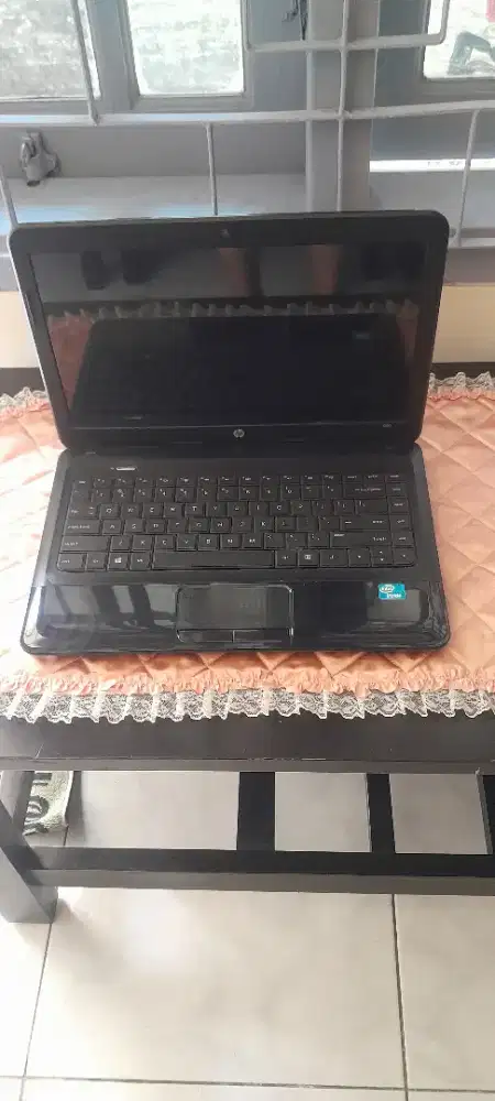 Laptop merk HP, baterai baru.
