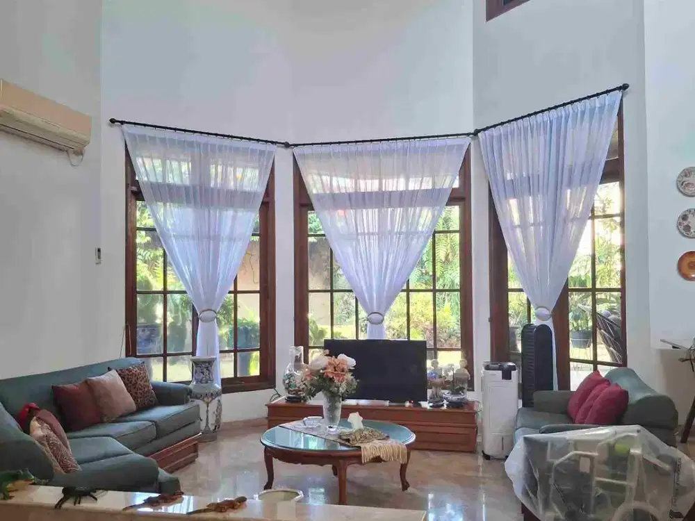 Dijual rumah di jalan Camar Bintaro Sektor 3