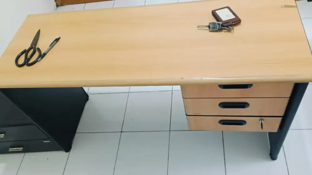 MEJA KANTOR UNO