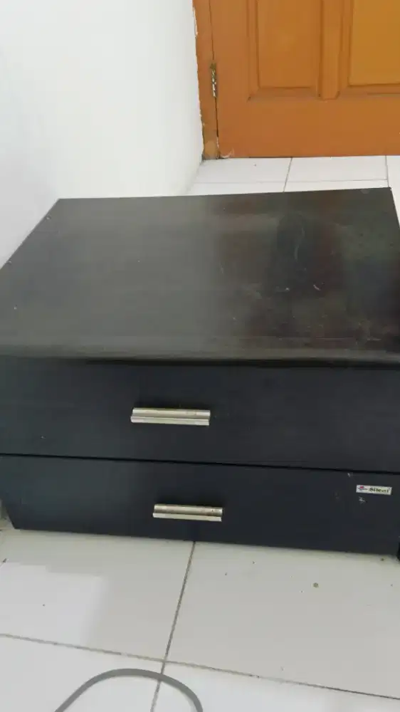 Meja Nakas kecil