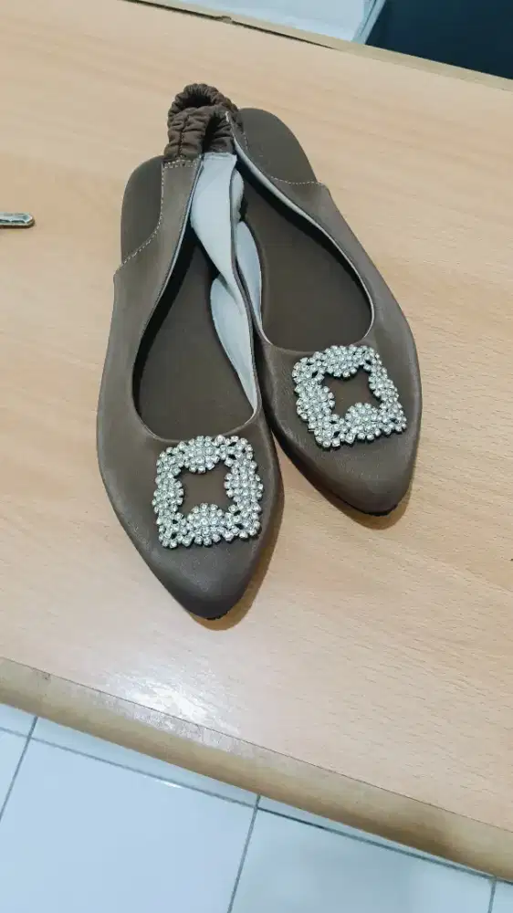 Sepatu sendal lucu