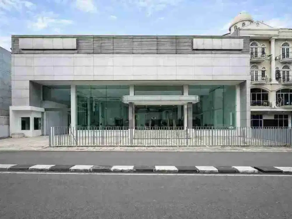 Gedung Ex Showroom Raya Radio Dalam Kebayoran Baru
