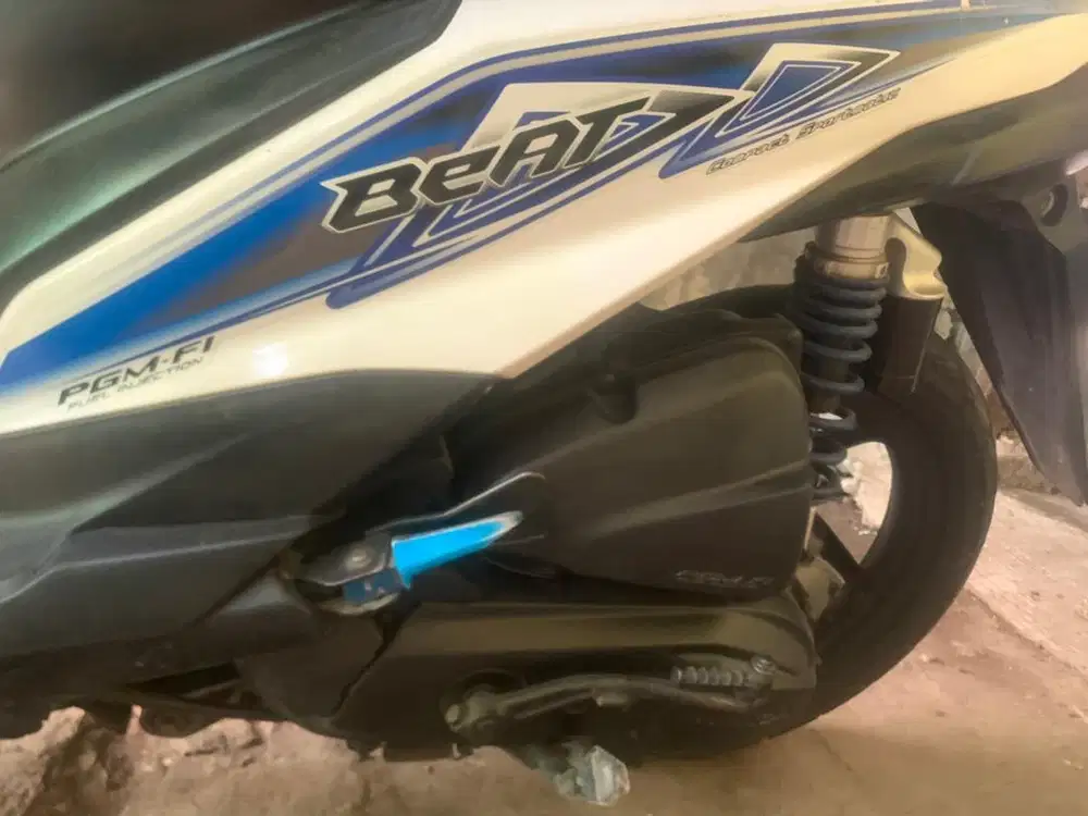 Honda beat biru putih