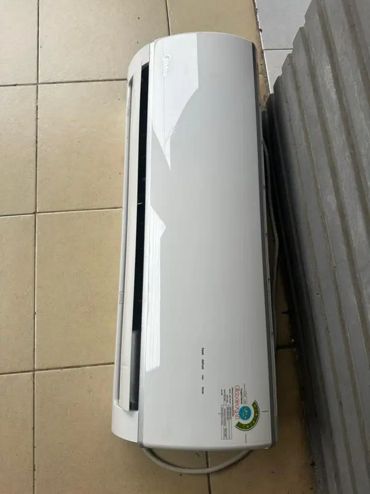 indor AC Midea 1/2 PK