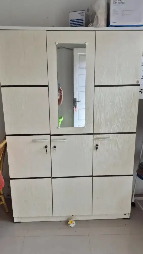 Dijual lemari 3 pintu