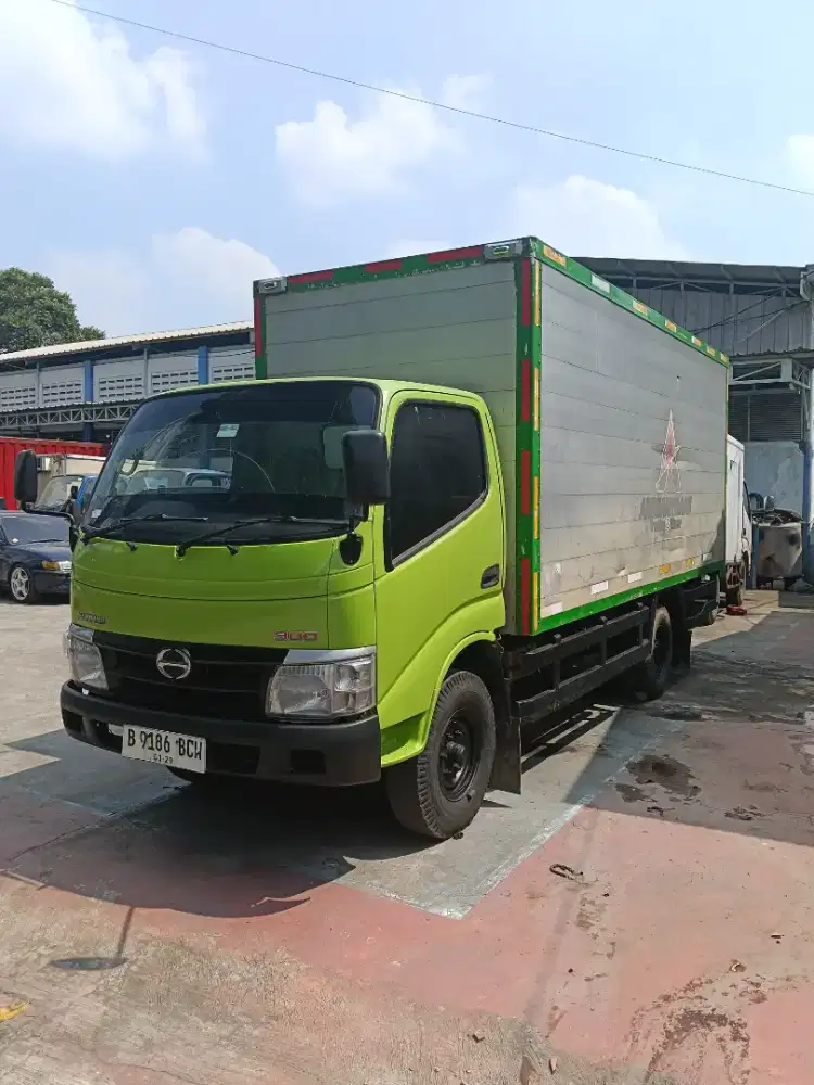 Hino Dutro 110SDL engkel Long box 17 kubik 2018