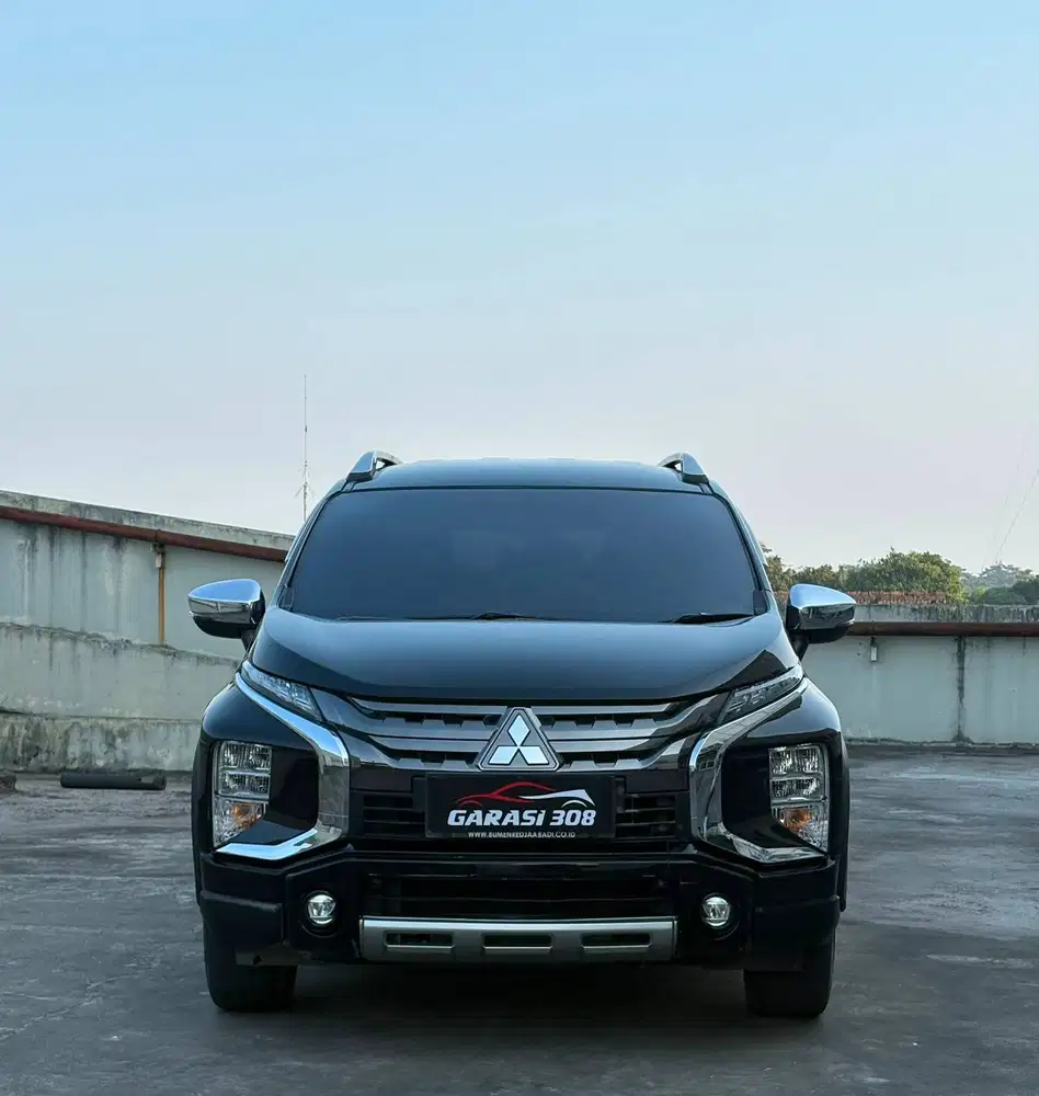 Mitsubishi Xpander Cross 1.5L AT 2021 pemakaian 2022 Hitam