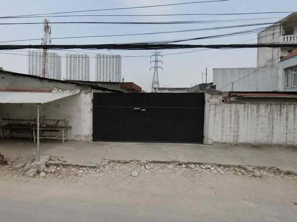 Raya Wiyung Komersial Area