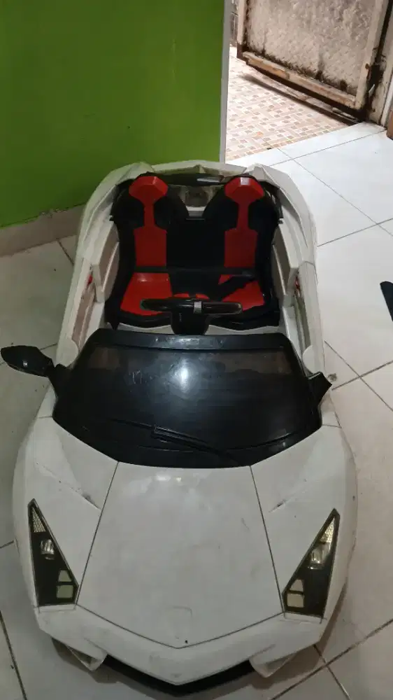 Mobil Aki pedal besar Lambhorgini