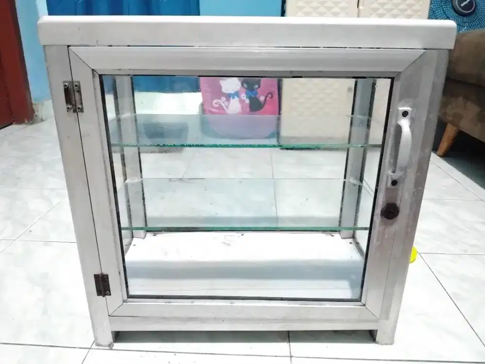 Etalase rokok/jam