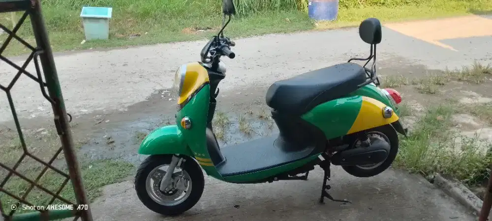 Sepeda listrik model motor