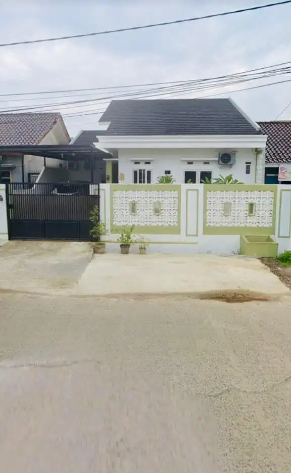 Dijual Rumah SHM Siap Huni, pinggir jalan utama. Cocok untuk hunian/ u