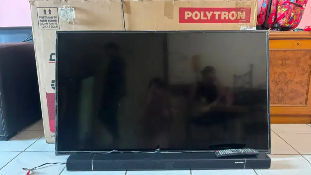 Smart TV Polytron 50 Inch + Soundbar (Google TV) - Kondisi Istimewa!