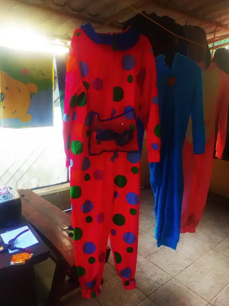 Kostum badut bahan selimut
