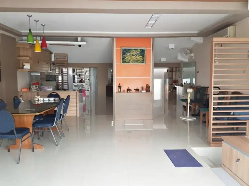 Di Jual Rumah 3 Lantai, bisa untuk Kantor, Tomang, Jakarta Barat