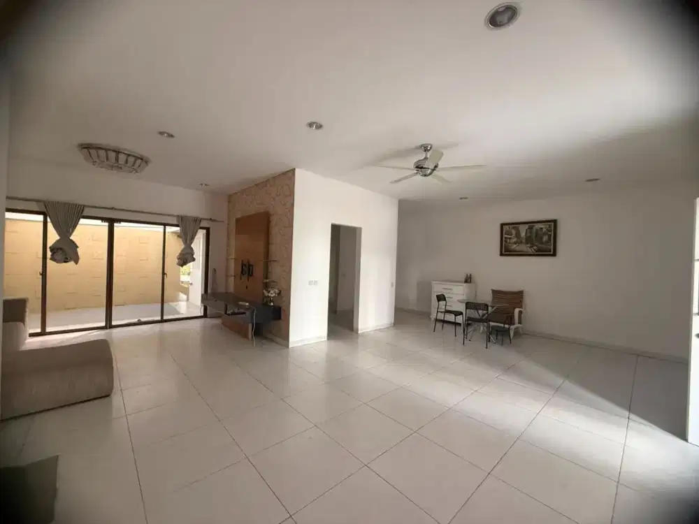 Disewakan Rumah Luas & Mewah Cluster Alamanda Jakarta Garden City, Cakung - Semi Furnished, Siap Huni! 015