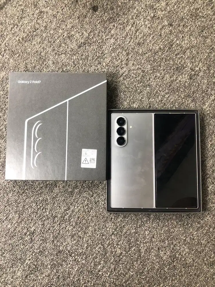 samsung zfold 7  12/512 sein garansi on oktober 2026