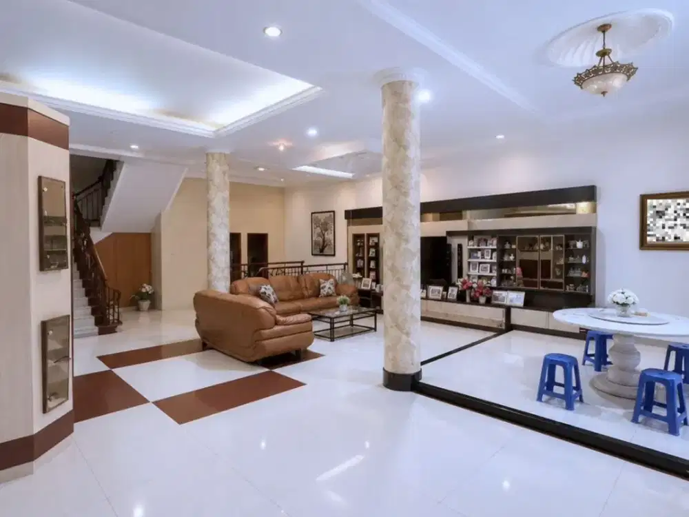 Rumah Hook Kavling Polri Jelambar Butuh Duit
