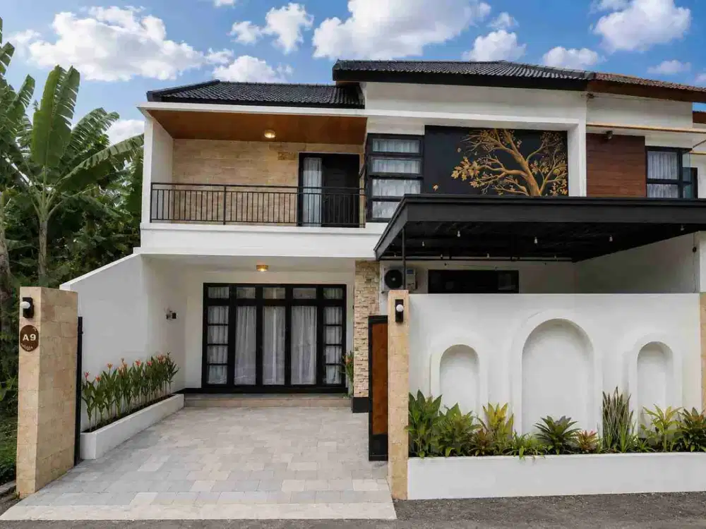 RUMAH MODERN MEWAH DI PANTAI SABA