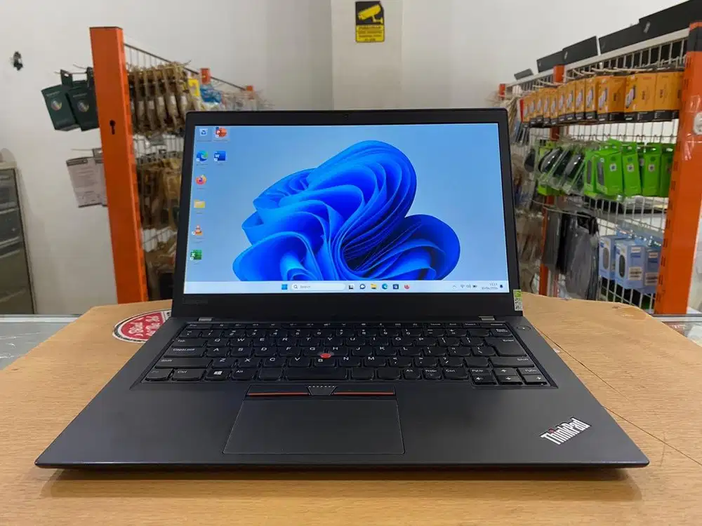 Lenovo ThinkPad T470S Core i5Gen7 Ram 8GB SSD 256GB Touchscren Mulus