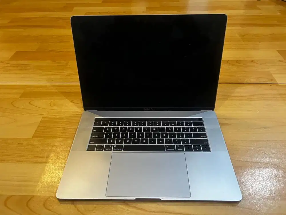 Macbook Pro 15 Inch 2019 (SALES - 16 GB - 512 SSD)