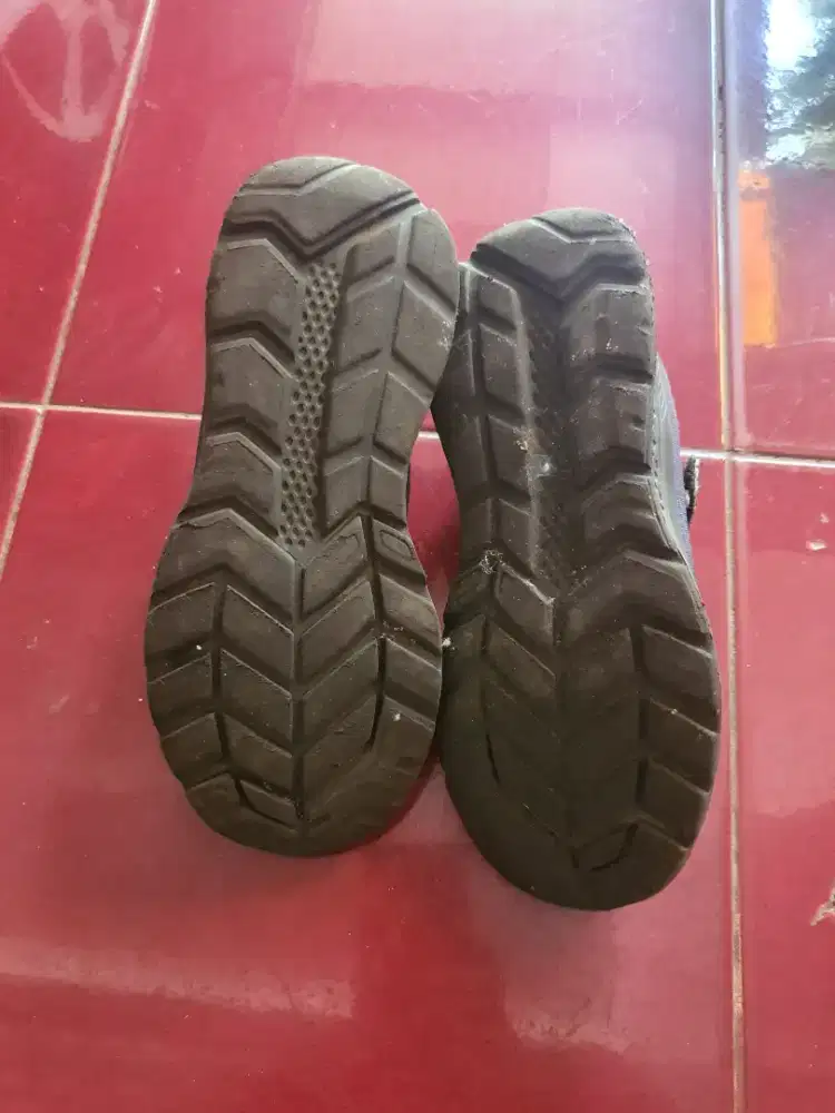 Sepatu Diadora Abu abu Hitam