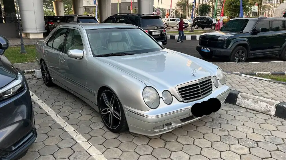 Dijual Mercedes E240 Elegance Low KM, Sangat Mulus