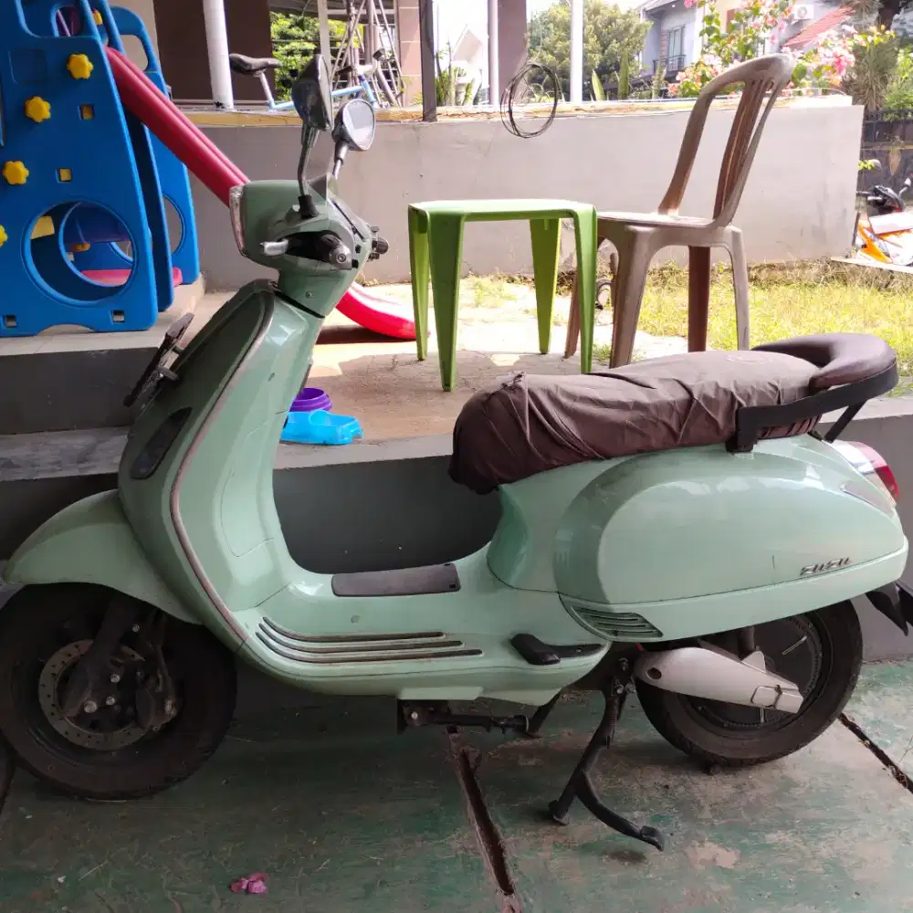 Dijual motor listrik smoot zuzu warna hijau muda bs nego