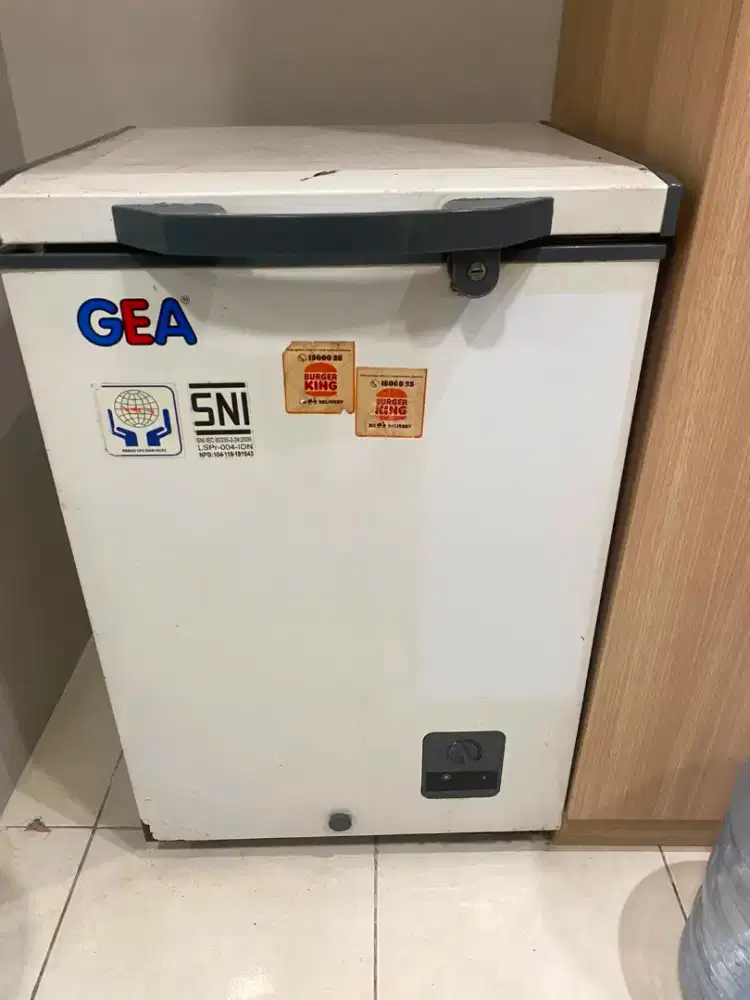 DIJUAL FREEZER GEA SECOND