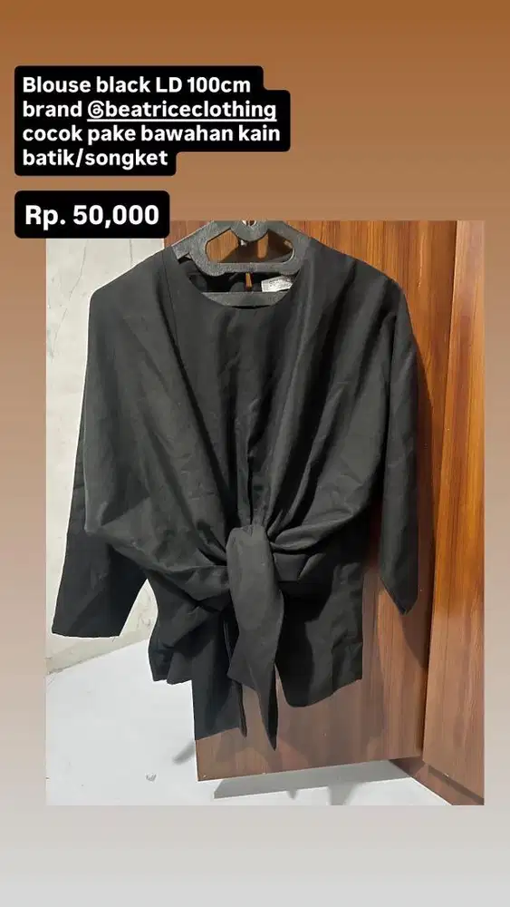 Blouse black knot
