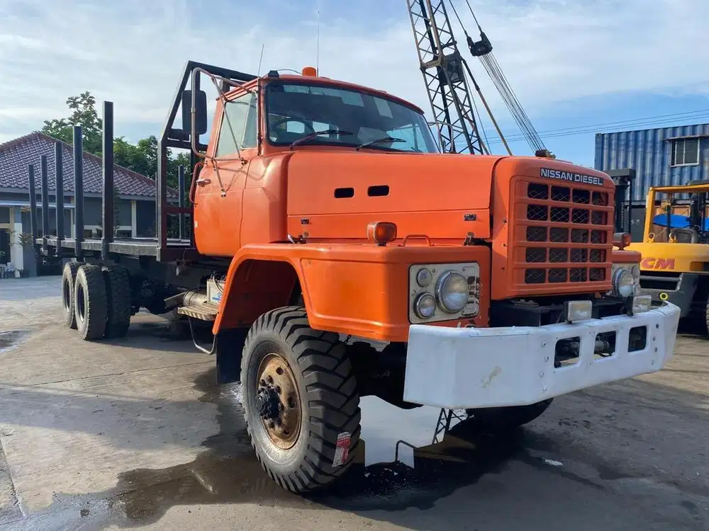 Logging Truck Nissan TZA520 (6x6) Thn 2010
