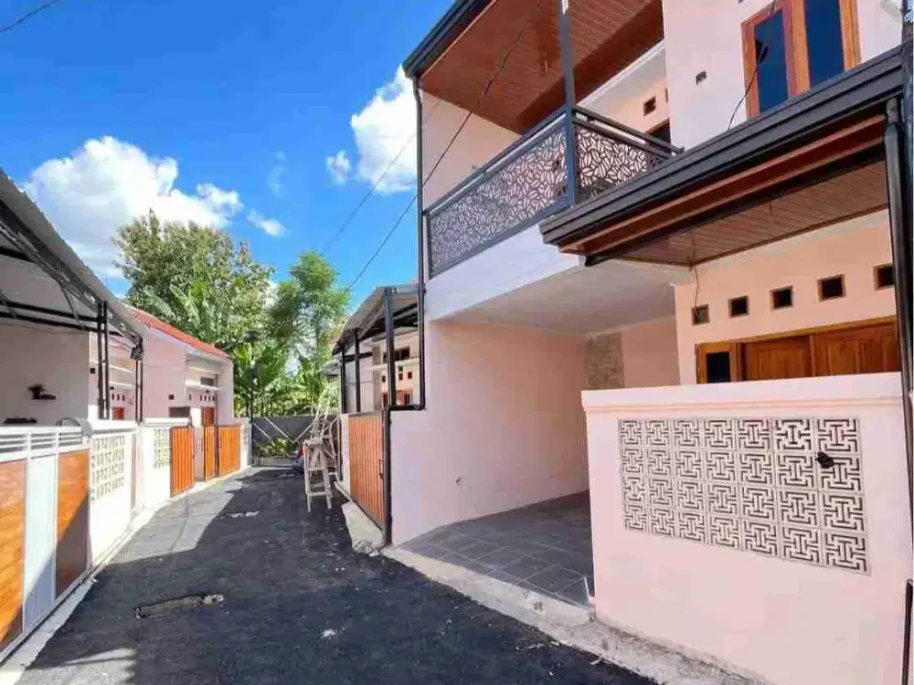 Rumah mewah lokasi pinggir jalan..