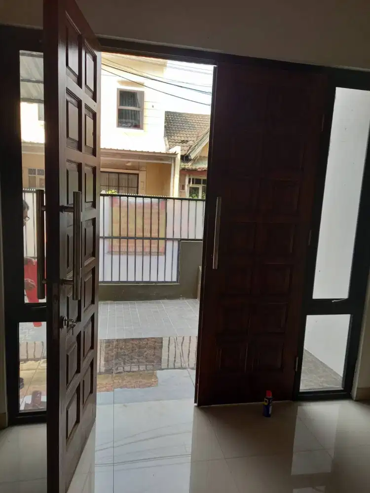 Jual Cepat !! Rumah Baru Bsd komplek strategis 2 lantai nyaman