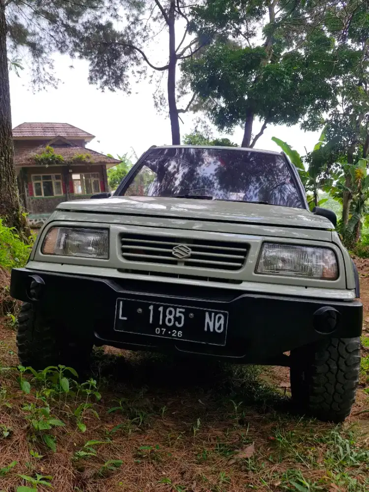 Suzuki Vitara ⁴ x 4 jeep offroad