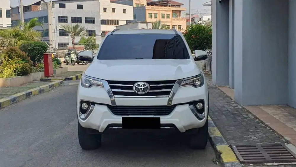 4x4 Low Km Toyota Fortuner 2.4 VRZ Tetradrive Diesel 2018 Putih