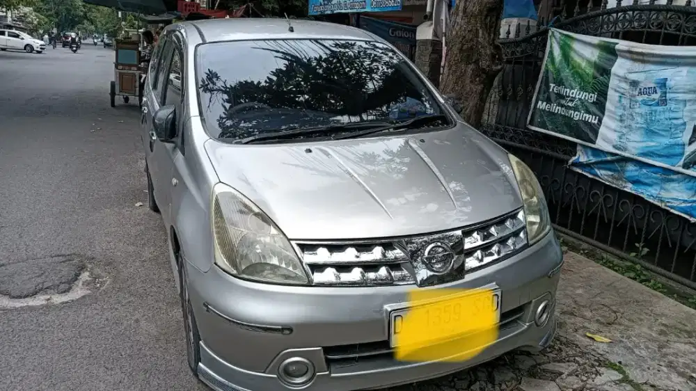 mobil nissan livina hws 1.8 2010