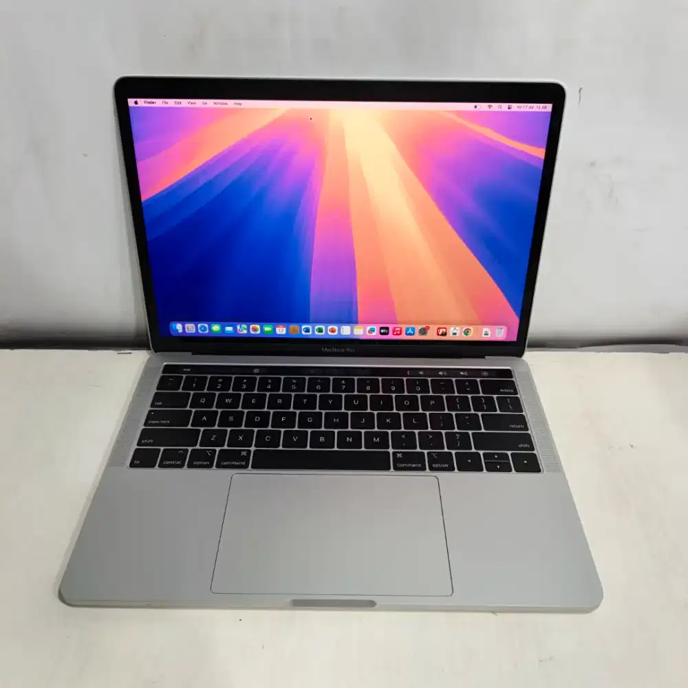 MacBook pro touchbar 2019 i5 ram 8gb ssd 256gb