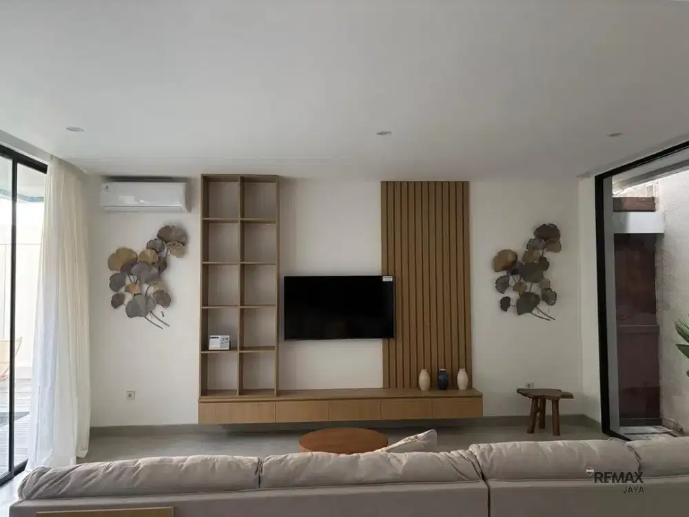 Villa 3 Kamar Tidur Fully Furnished Disewakan, di Kerobokan