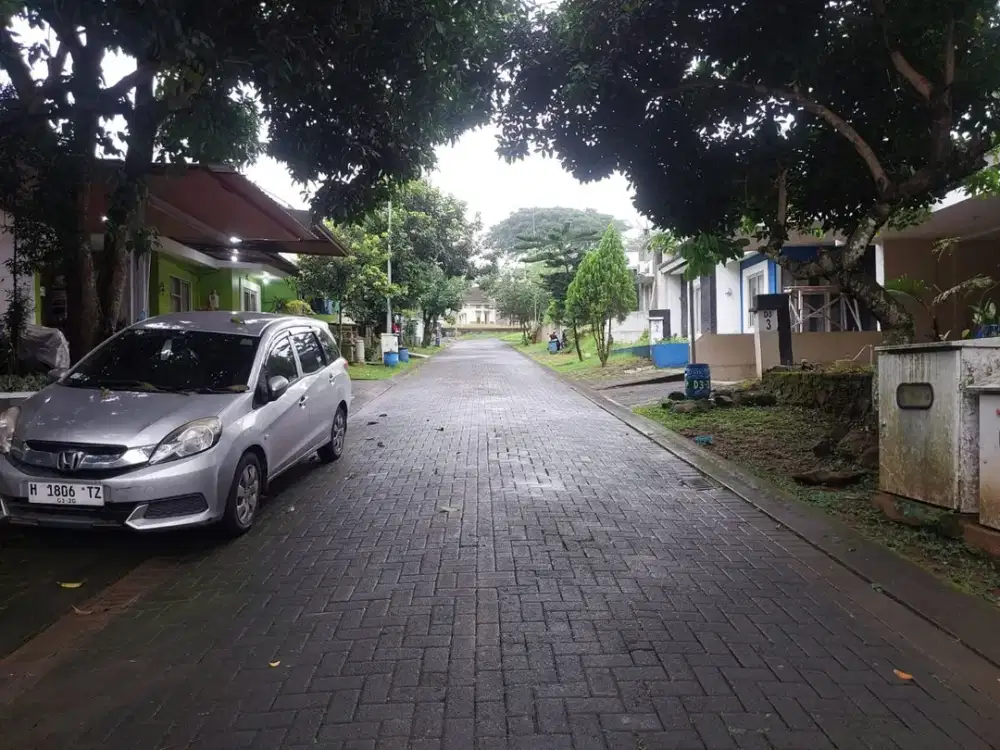 Rumah Mewah 3 Lantai Full Furnished di Graha Taman Pelangi, Mijen