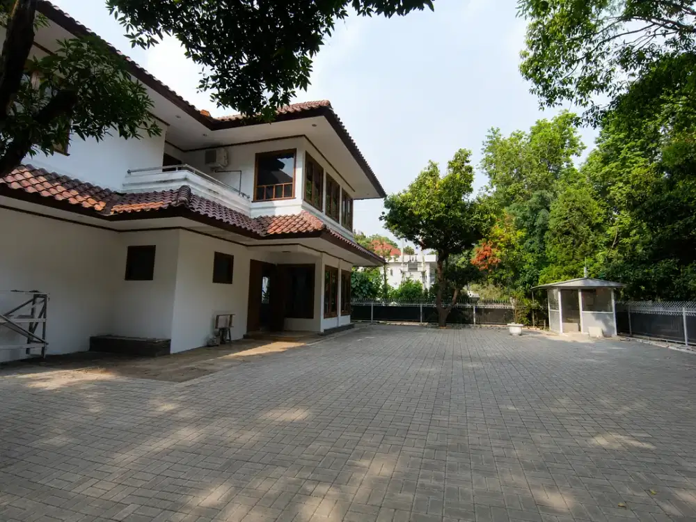 Sewa rumah mewah Sayap cipaganti ada kolam renang dekat Rs Hasan Sadikin sukajadi cocok untuk kantor
