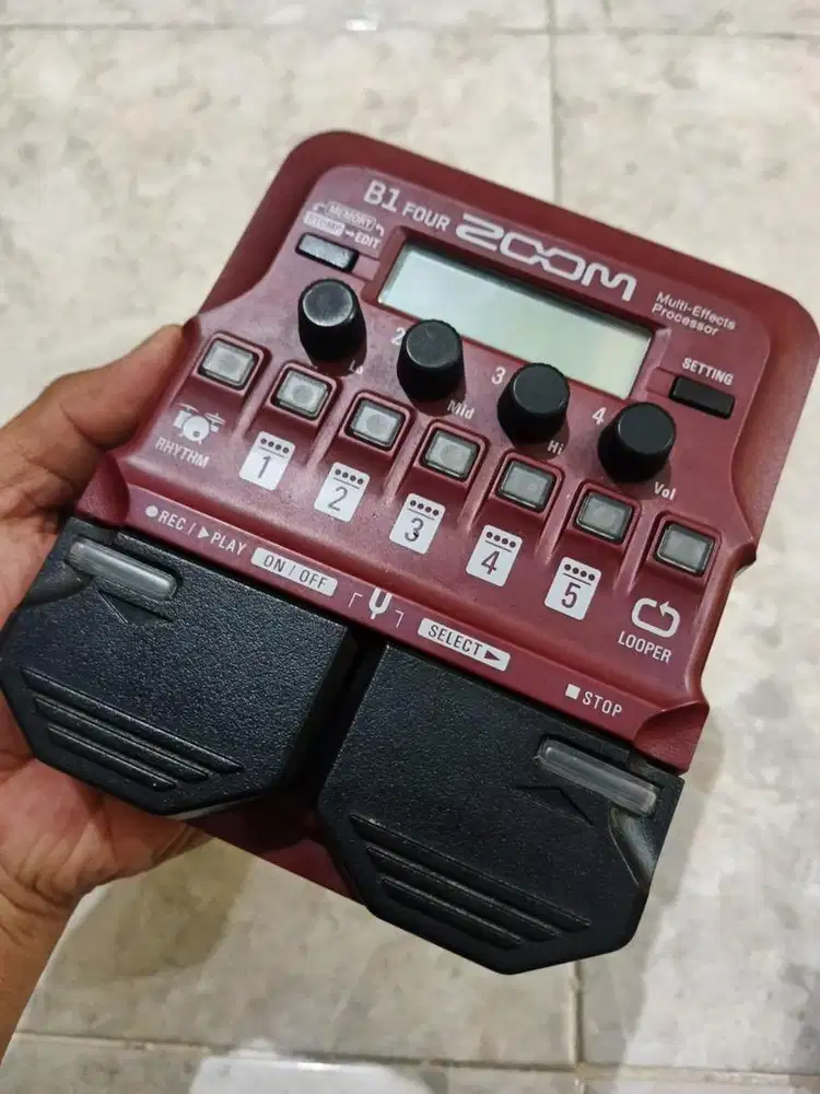 efek bass ZOOM B1 FOUR